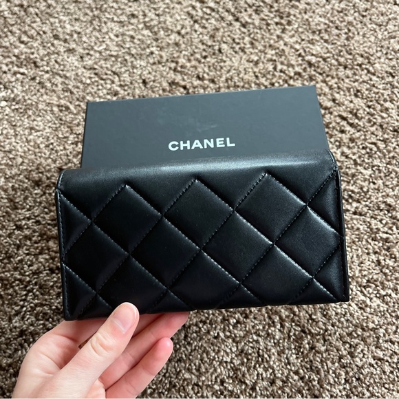 Chanel Quilted Sunglasses Case - Picture 6 of 6